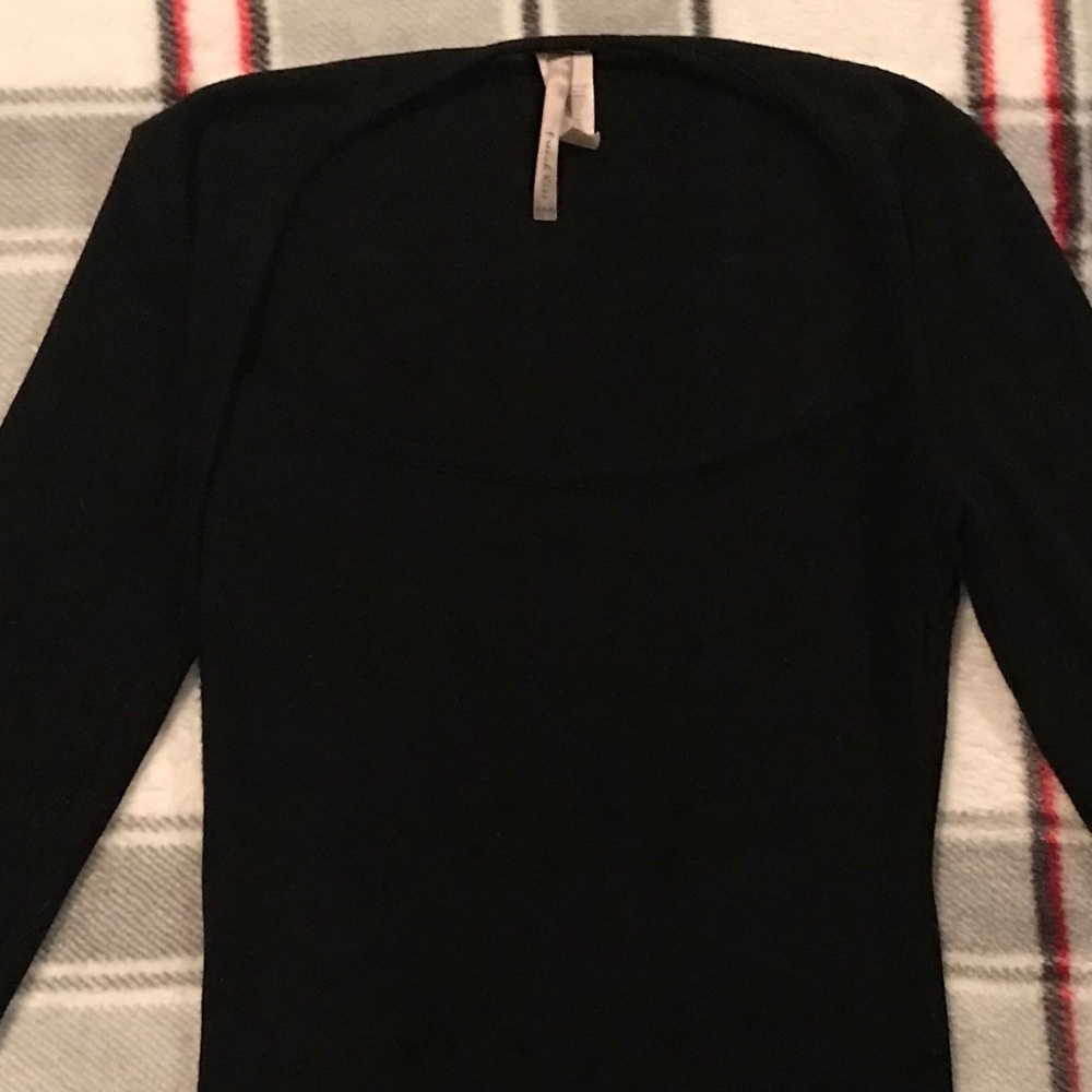 Women’s black sweater Small